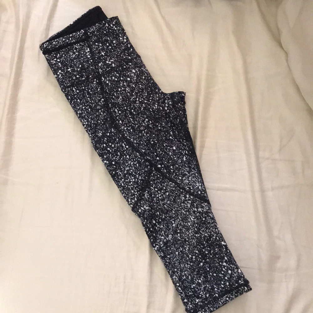 ****SOLD****Lululemon Blk/White splatter - Picture 4 of 6